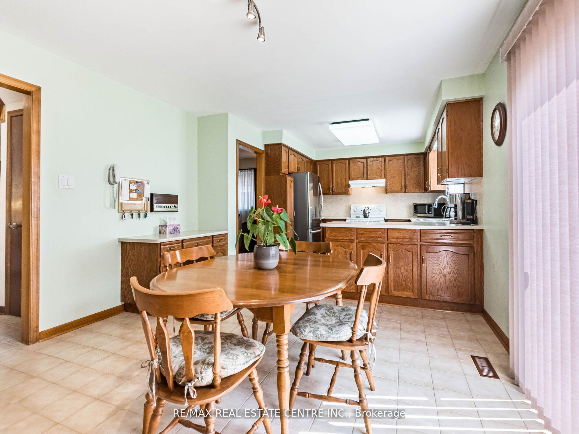 Photo 14 of 34 Inverary Drive, Brampton, Fletcher's Creek South — HOMEH
