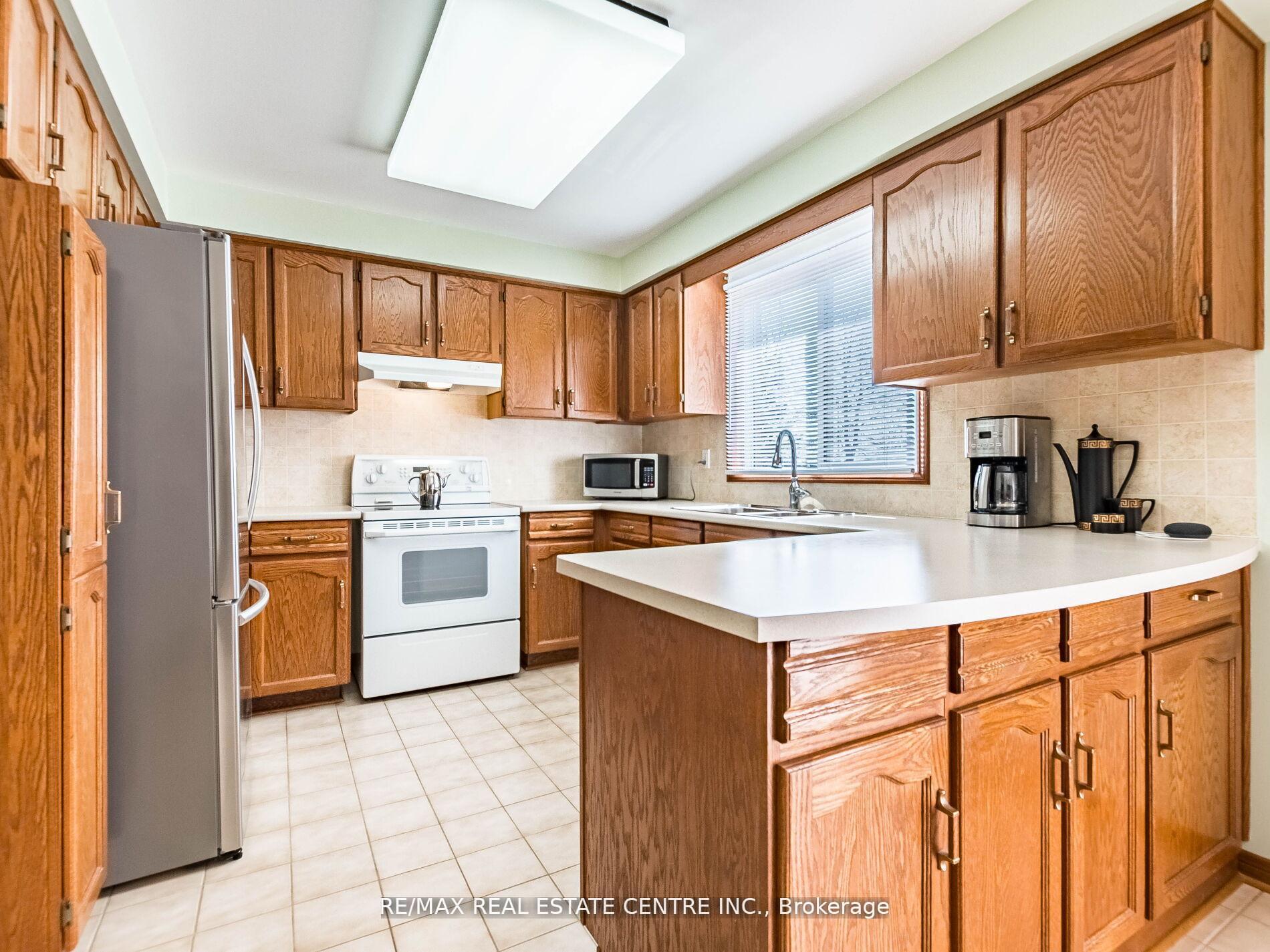 Photo 19 of 34 Inverary Drive, Brampton, Fletcher's Creek South — HOMEH