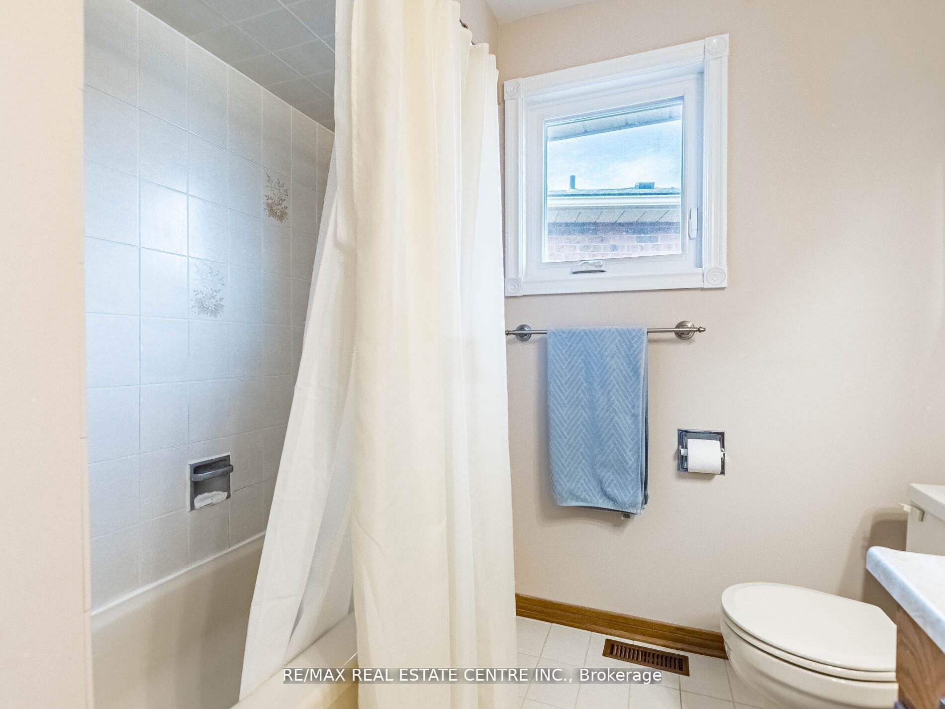 Photo 30 of 34 Inverary Drive, Brampton, Fletcher's Creek South — HOMEH
