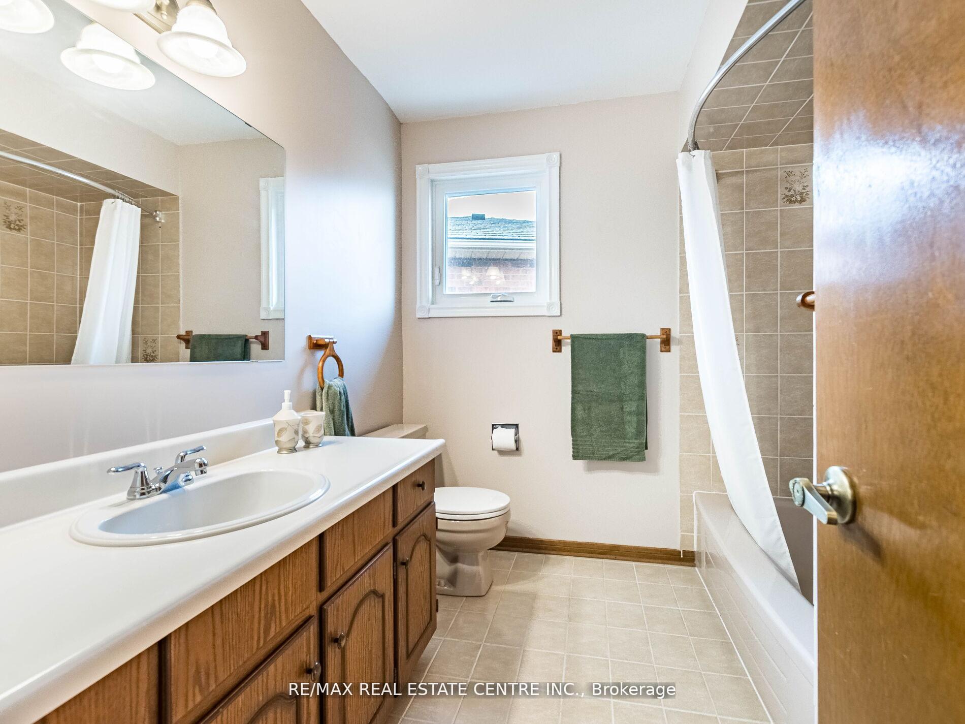 Photo 35 of 34 Inverary Drive, Brampton, Fletcher's Creek South — HOMEH