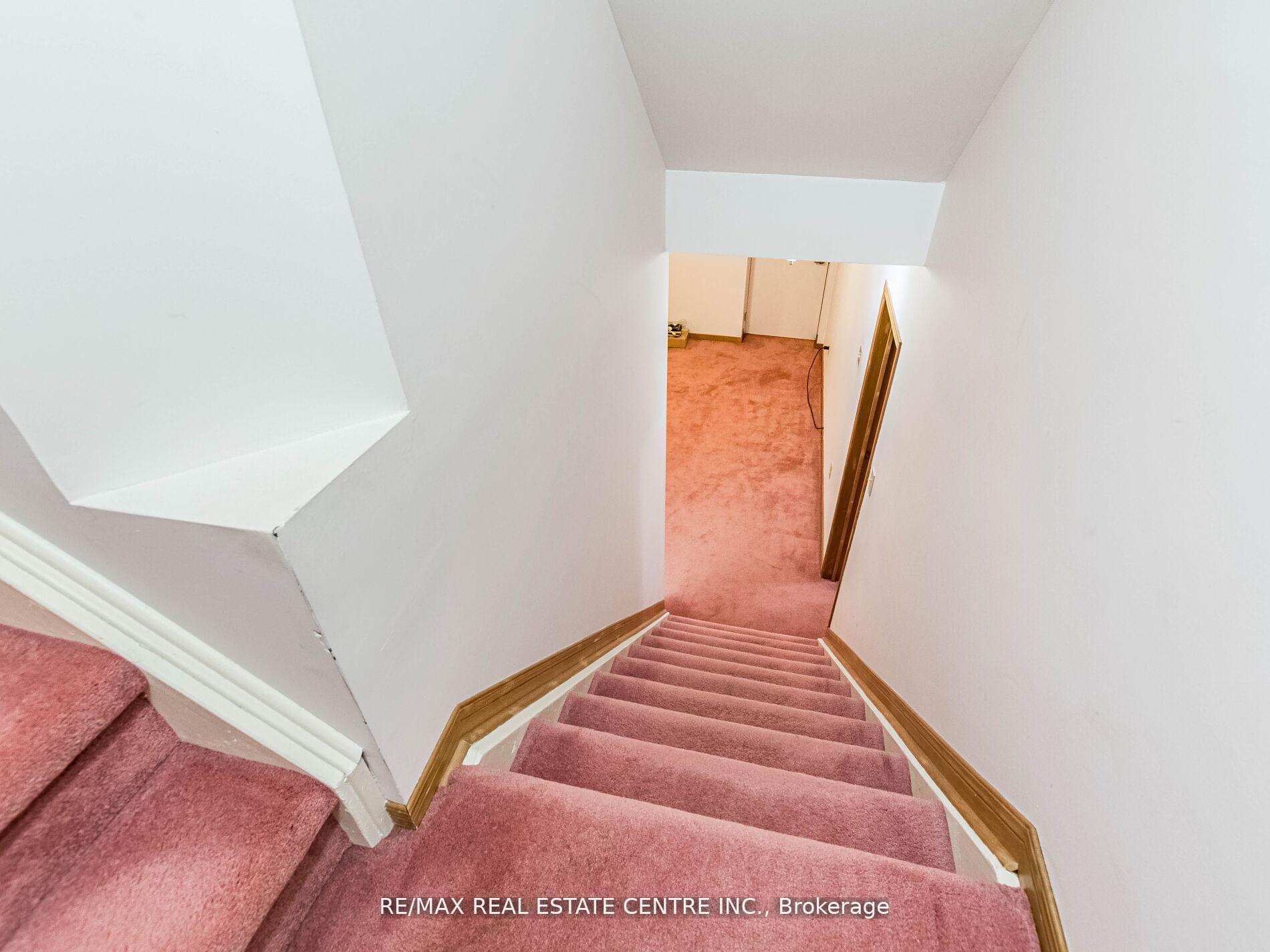 Photo 47 of 34 Inverary Drive, Brampton, Fletcher's Creek South — HOMEH