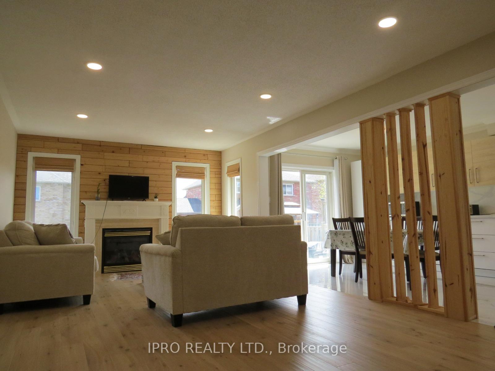 Photo 4 of 75 Ian Drive, Georgina, Keswick South — HOMEH