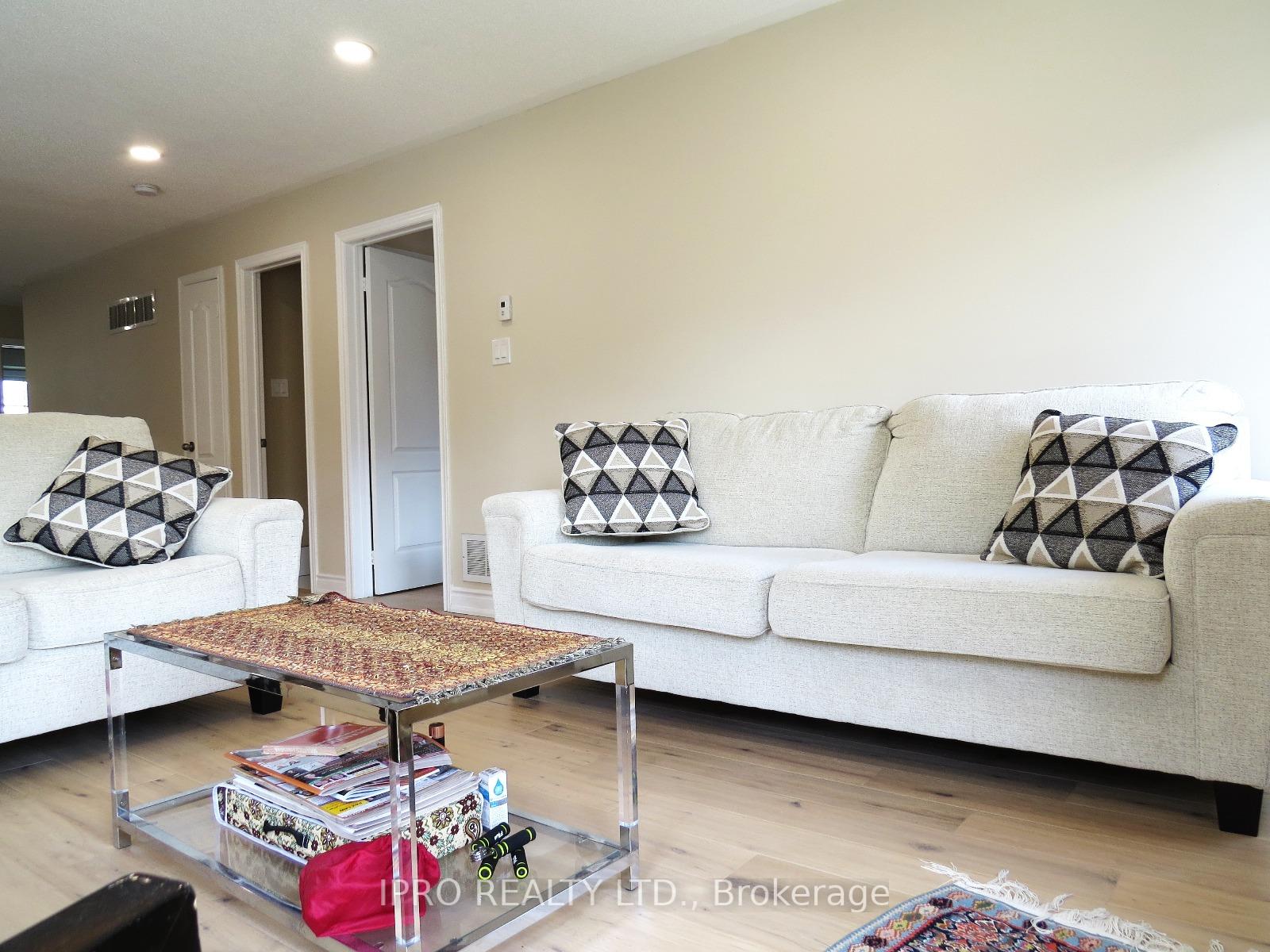 Photo 5 of 75 Ian Drive, Georgina, Keswick South — HOMEH