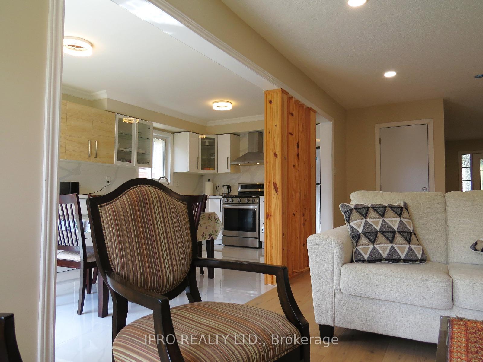 Photo 7 of 75 Ian Drive, Georgina, Keswick South — HOMEH