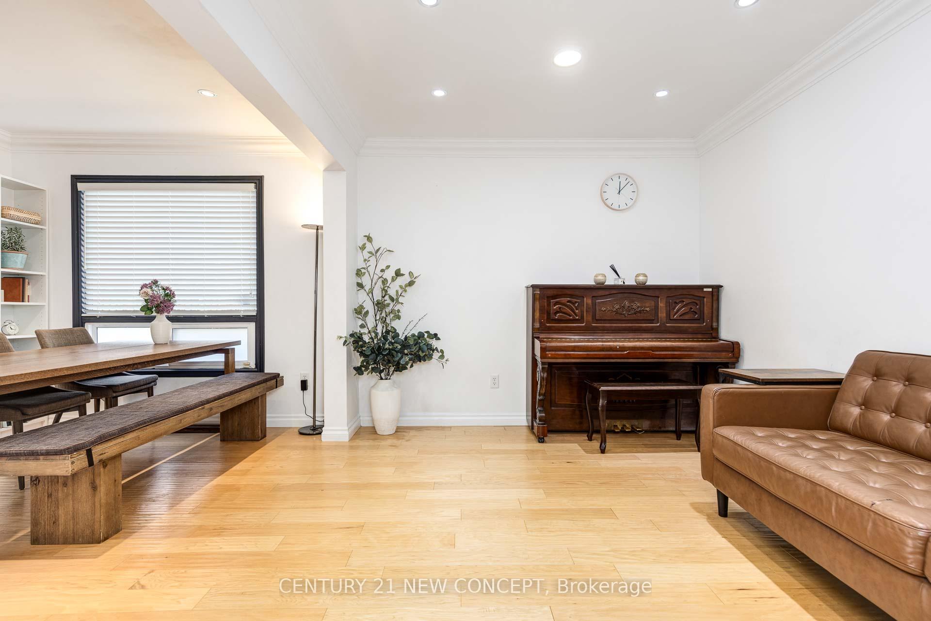 Photo 2 of 88 Bradbeer Crescent, Vaughan, Crestwood-Springfarm-Yorkhill — HOMEH