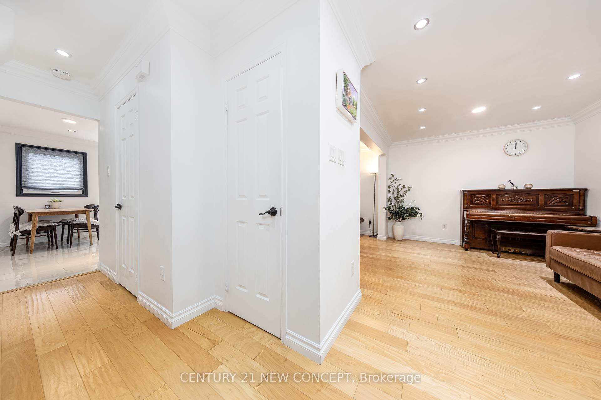 Photo 4 of 88 Bradbeer Crescent, Vaughan, Crestwood-Springfarm-Yorkhill — HOMEH