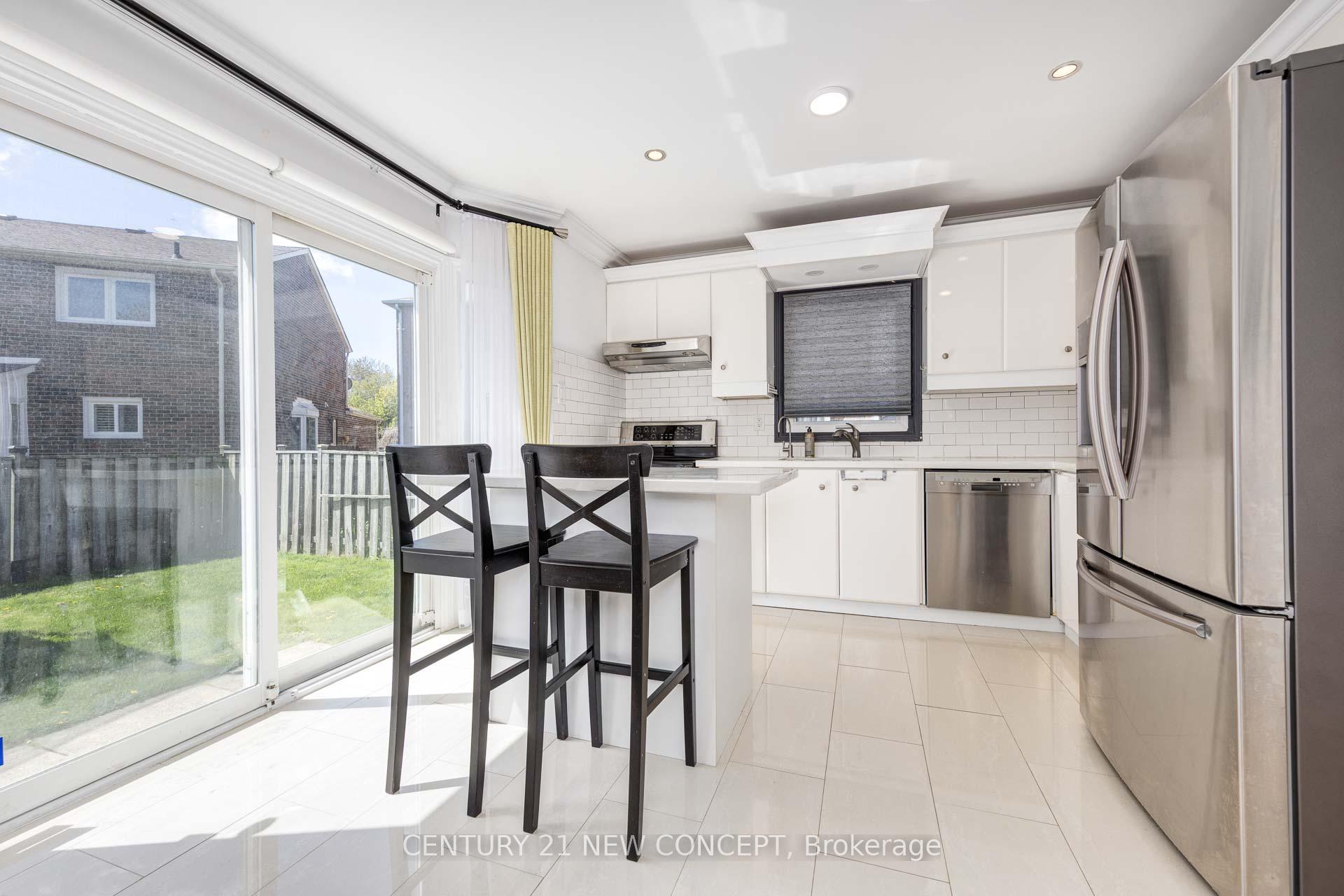 Photo 9 of 88 Bradbeer Crescent, Vaughan, Crestwood-Springfarm-Yorkhill — HOMEH