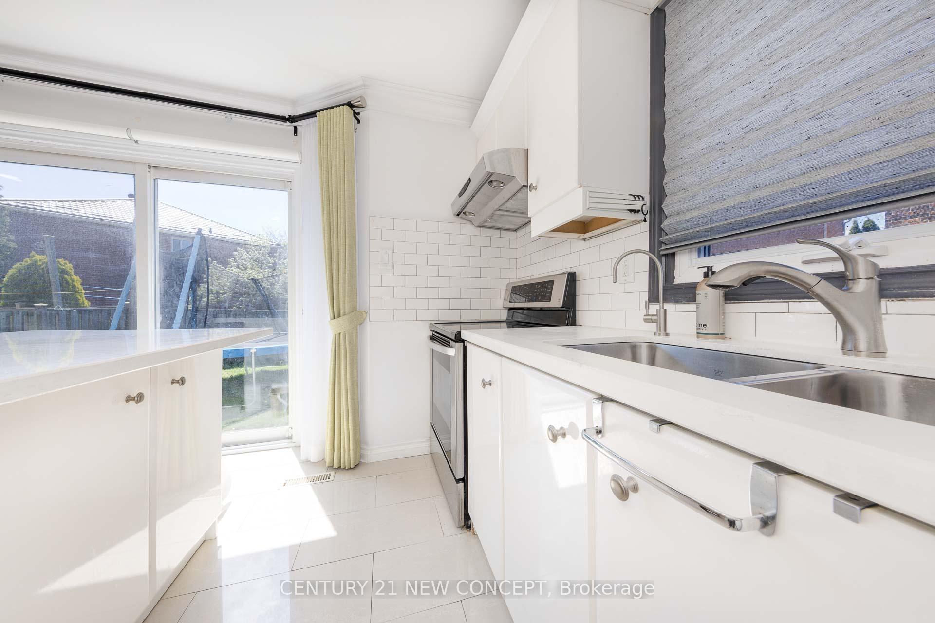 Photo 8 of 88 Bradbeer Crescent, Vaughan, Crestwood-Springfarm-Yorkhill — HOMEH
