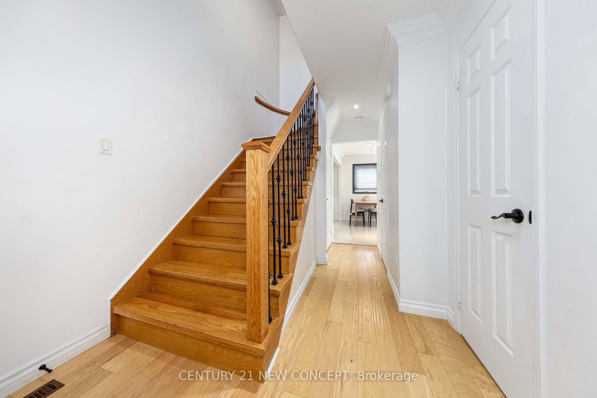 Photo 10 of 88 Bradbeer Crescent, Vaughan, Crestwood-Springfarm-Yorkhill — HOMEH