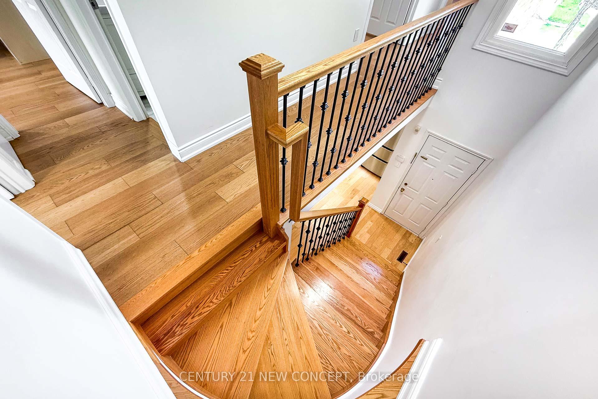 Photo 12 of 88 Bradbeer Crescent, Vaughan, Crestwood-Springfarm-Yorkhill — HOMEH