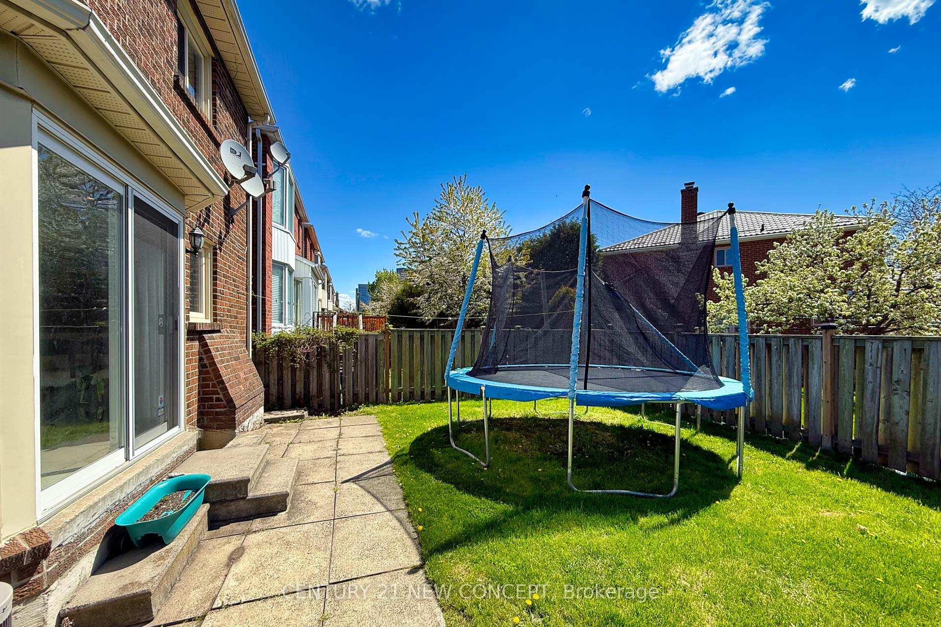 Photo 28 of 88 Bradbeer Crescent, Vaughan, Crestwood-Springfarm-Yorkhill — HOMEH