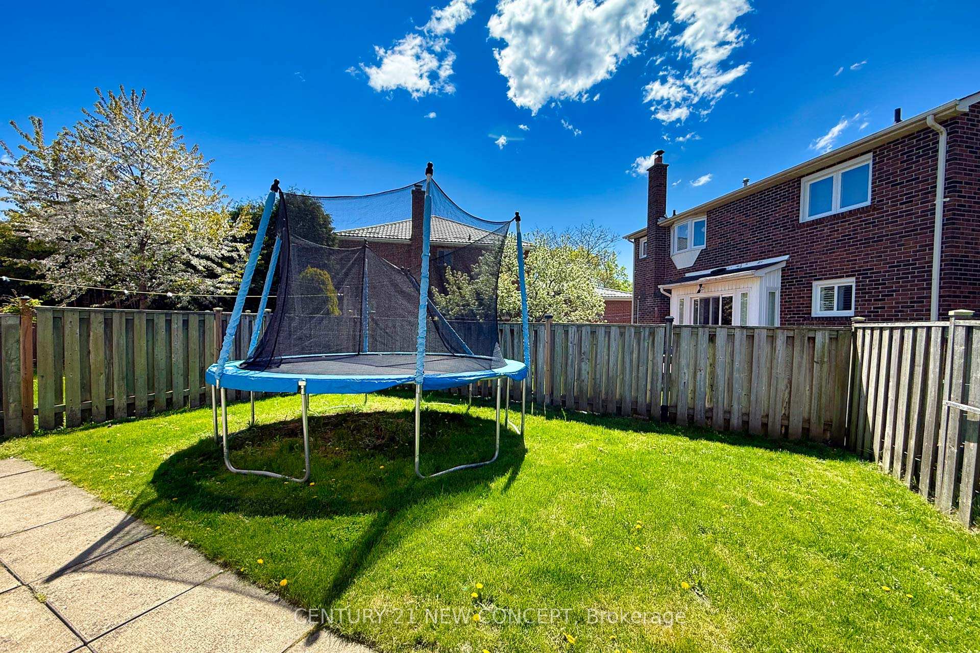 Photo 31 of 88 Bradbeer Crescent, Vaughan, Crestwood-Springfarm-Yorkhill — HOMEH