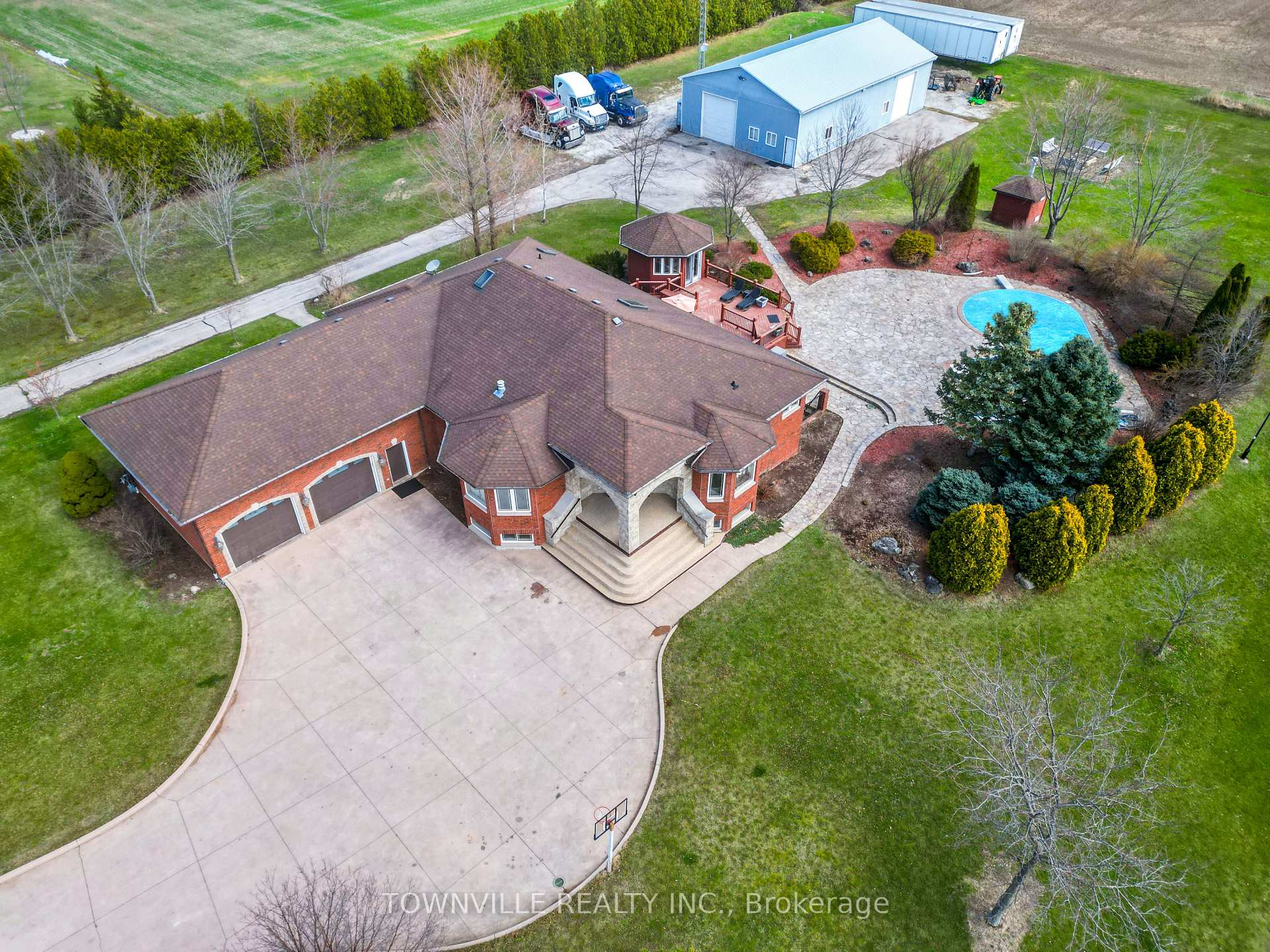 Photo 3 of 7400 11th Concession Road, Tecumseh — HOMEH