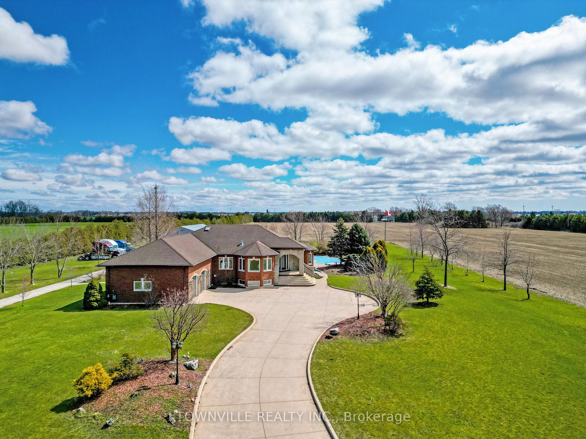 Photo 5 of 7400 11th Concession Road, Tecumseh — HOMEH