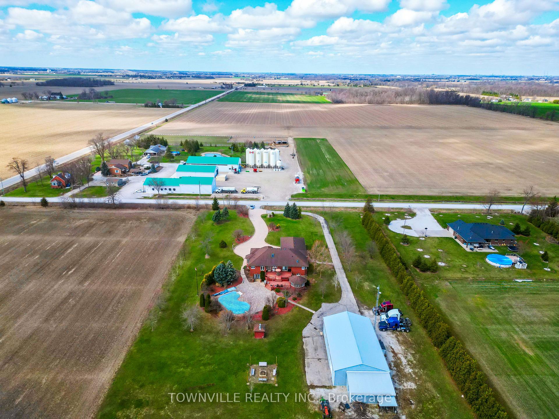 Photo 2 of 7400 11th Concession Road, Tecumseh — HOMEH