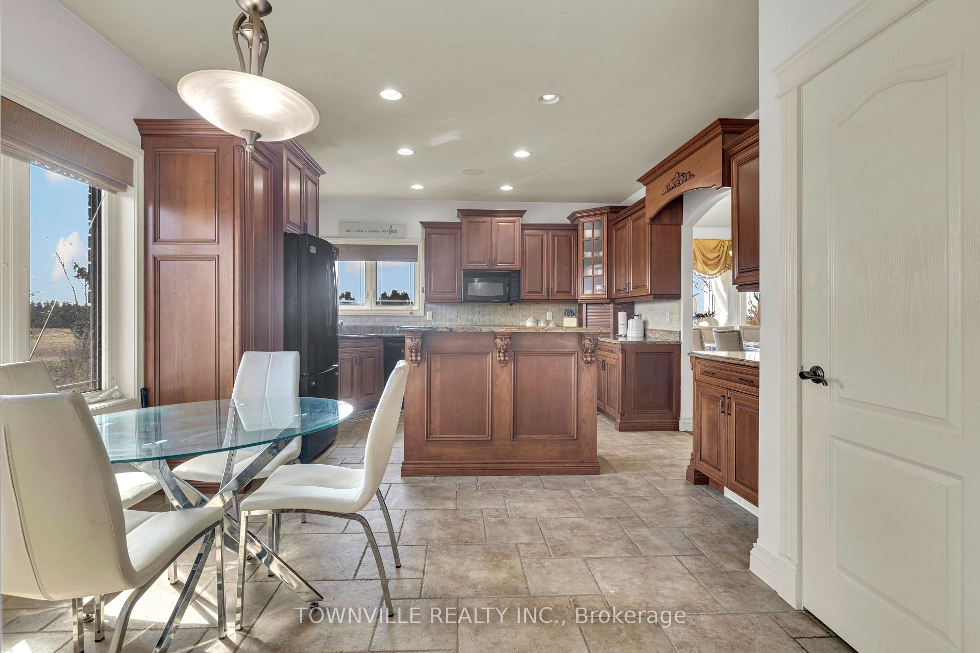 Photo 7 of 7400 11th Concession Road, Tecumseh — HOMEH