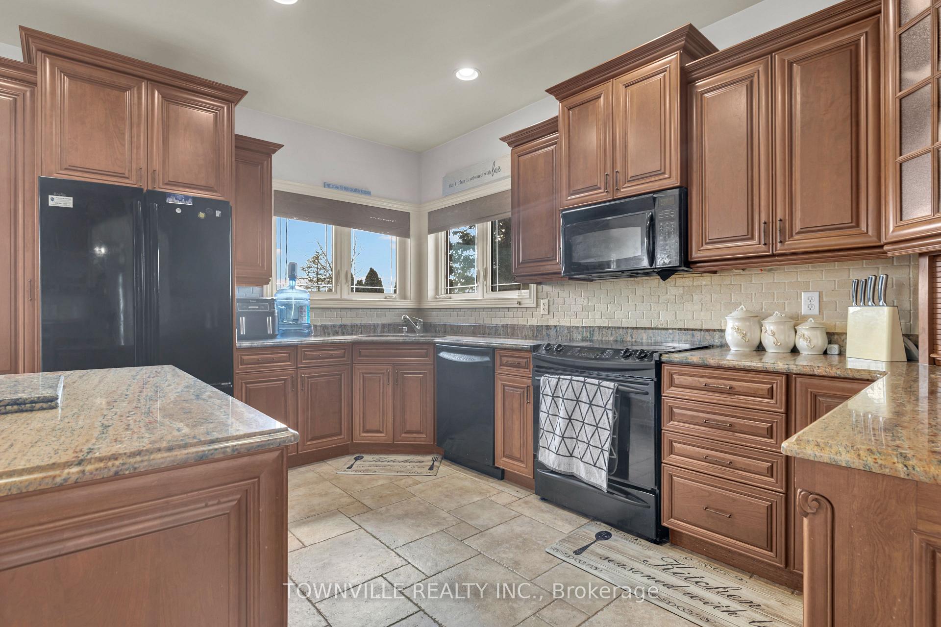 Photo 13 of 7400 11th Concession Road, Tecumseh — HOMEH