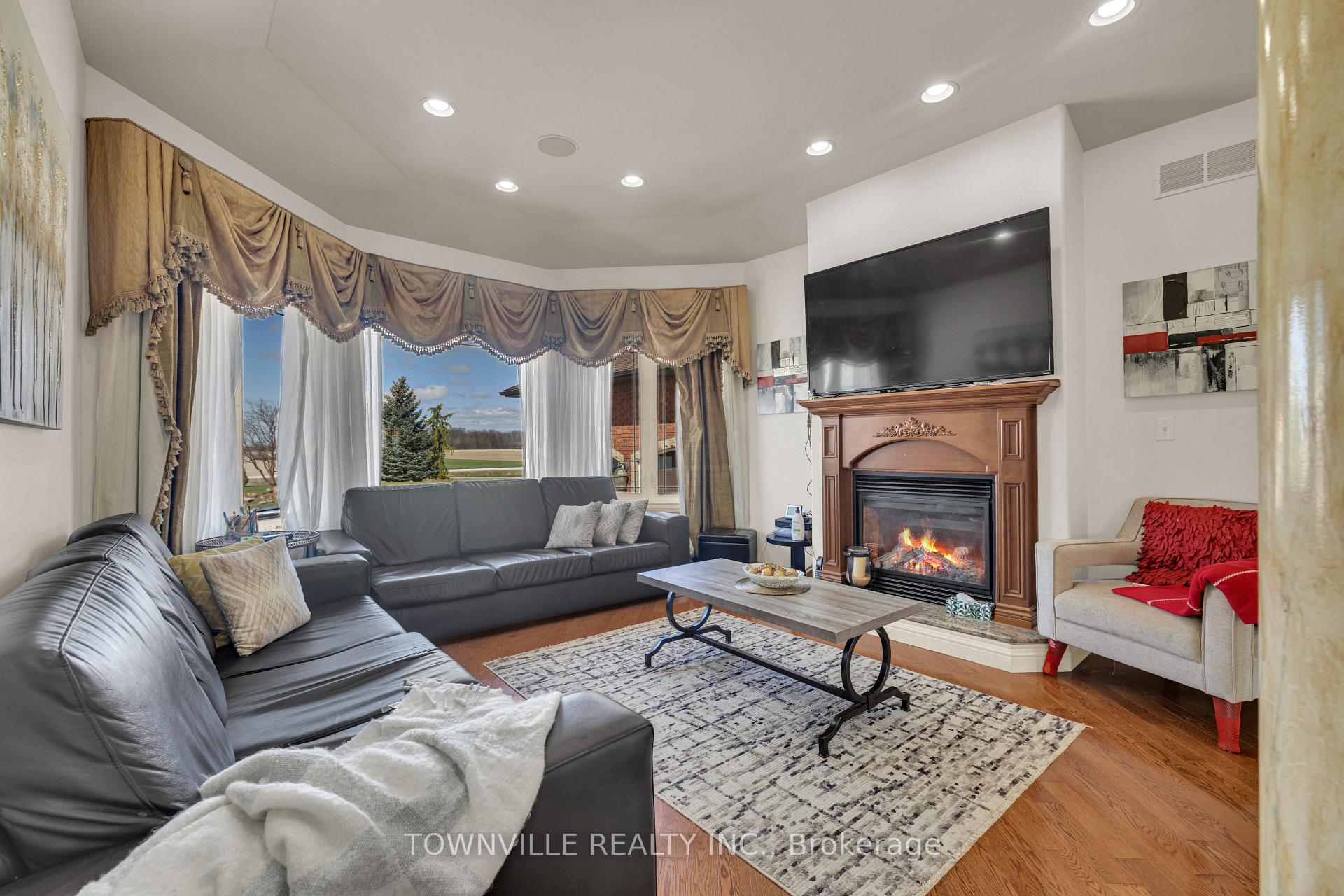 Photo 22 of 7400 11th Concession Road, Tecumseh — HOMEH