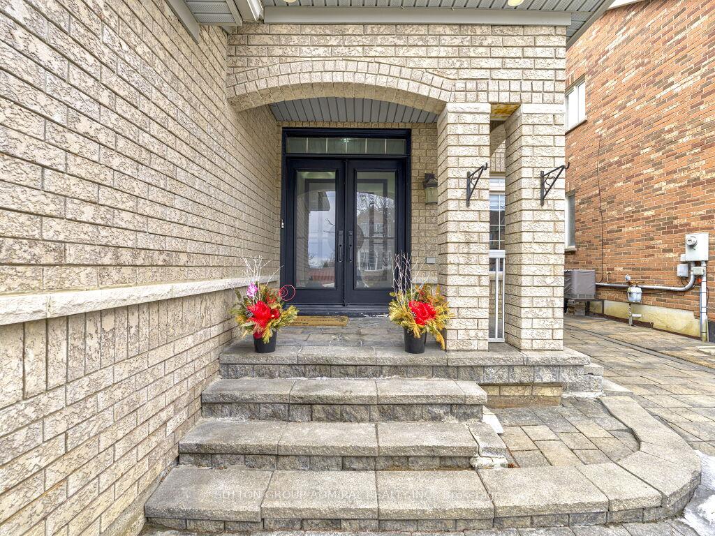 Photo 5 of 14 Maple Valley Street, Brampton, Bram East — HOMEH