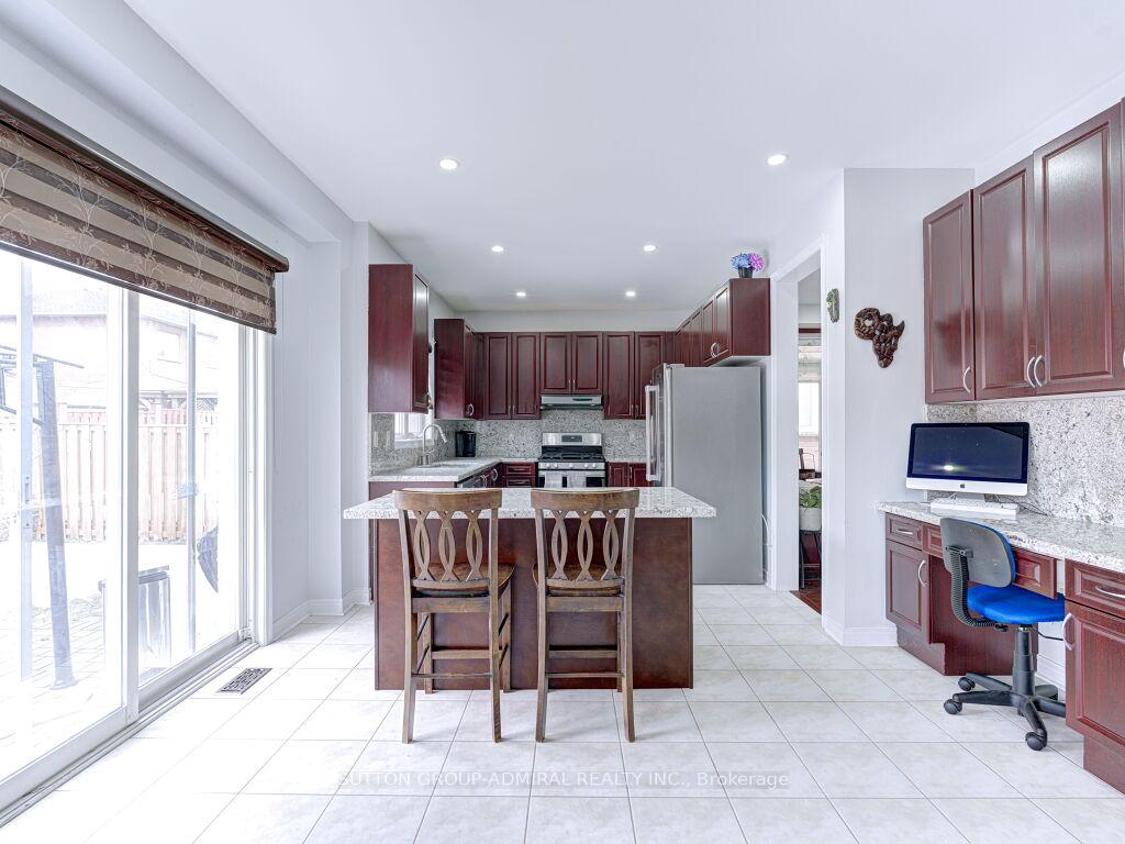 Photo 16 of 14 Maple Valley Street, Brampton, Bram East — HOMEH