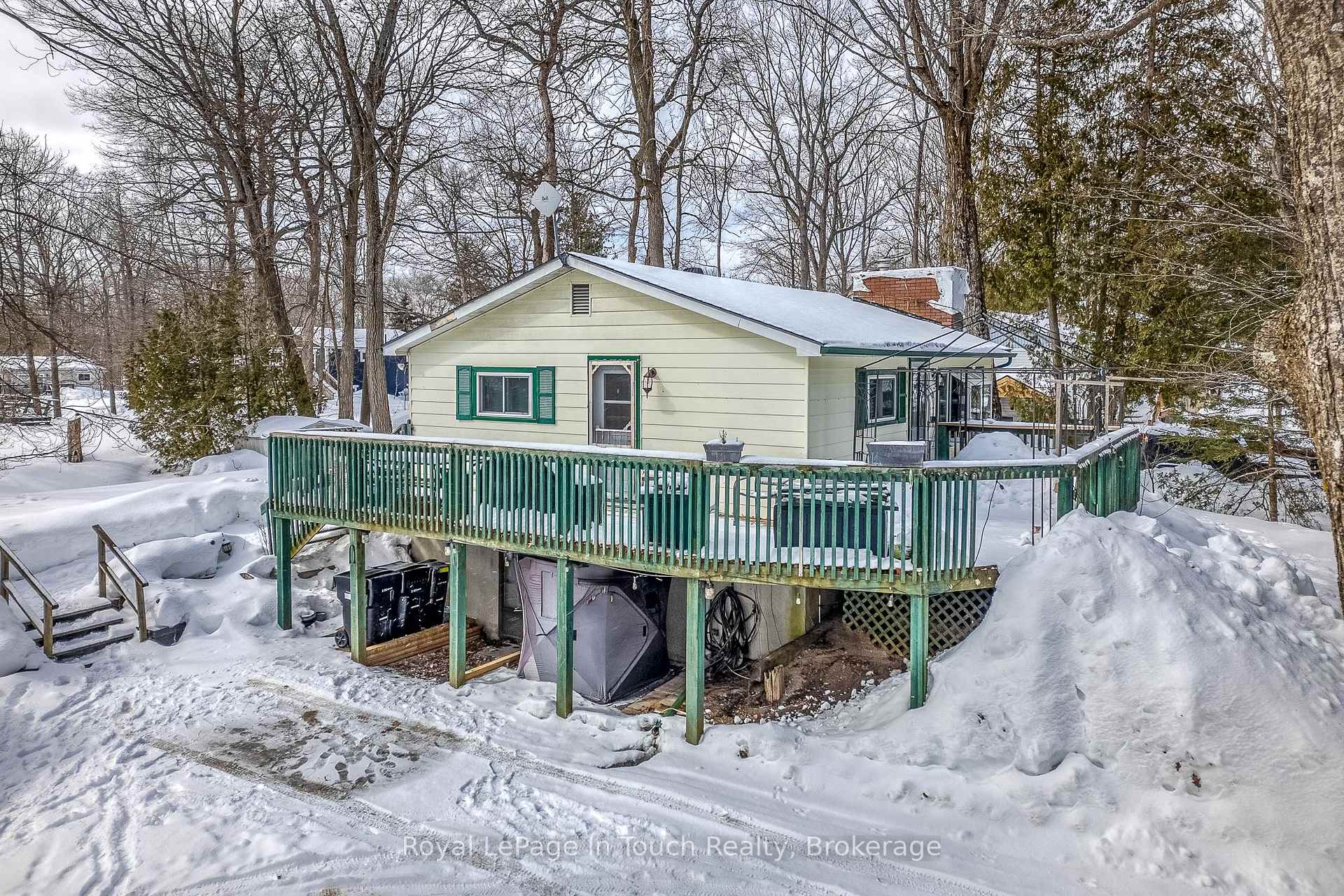 Photo 2 of 7 Dundee Drive, Tiny, Rural Tiny — HOMEH