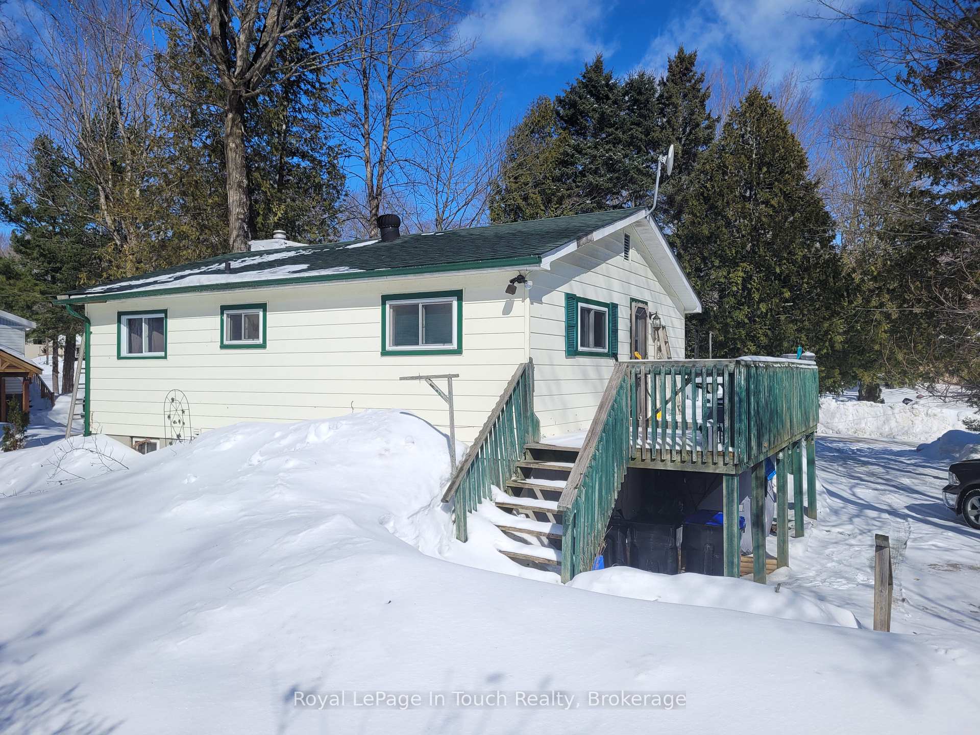 Photo 4 of 7 Dundee Drive, Tiny, Rural Tiny — HOMEH