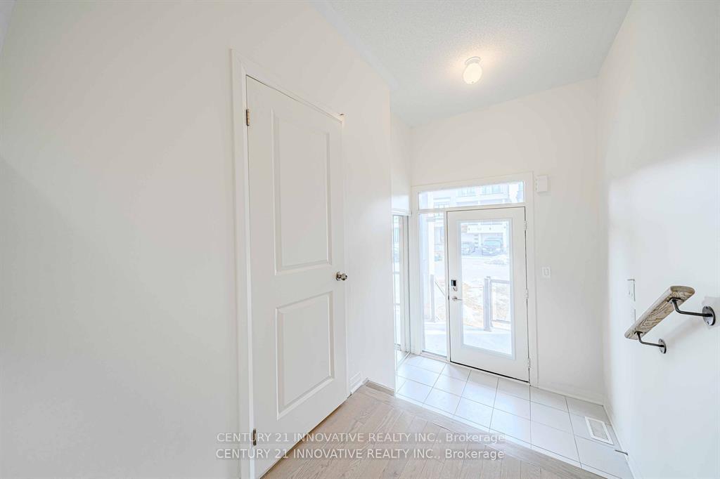 Photo 2 of 46 Clipper Lane, Clarington, Bowmanville — HOMEH