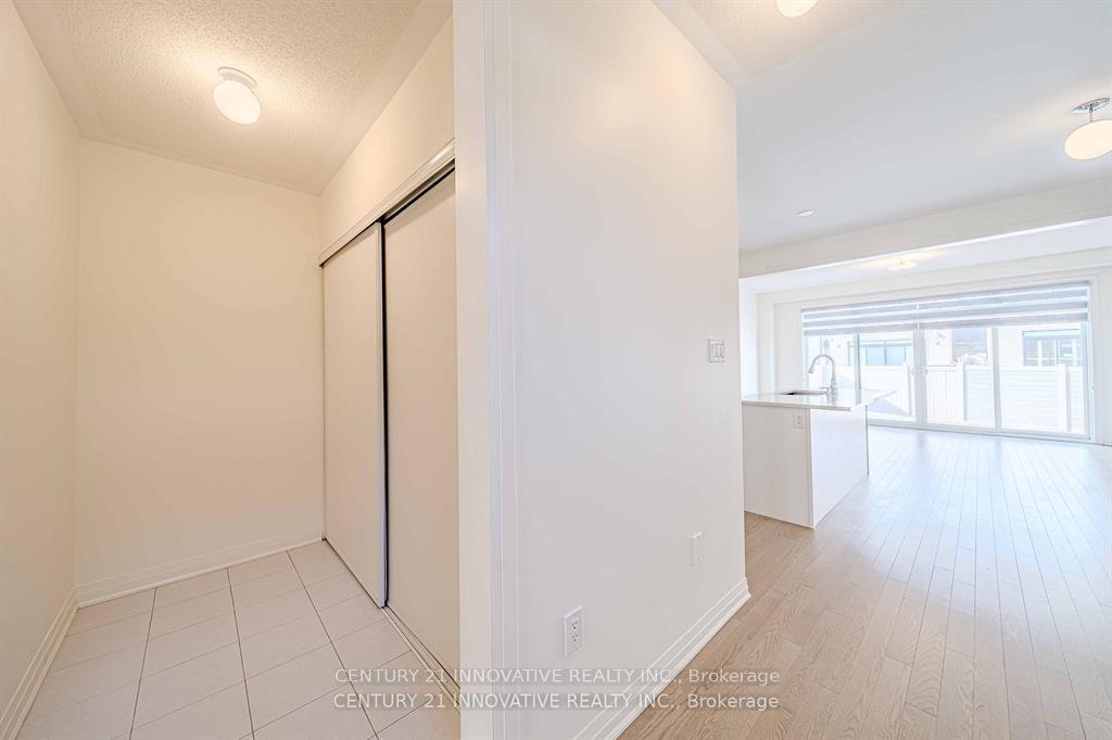 Photo 4 of 46 Clipper Lane, Clarington, Bowmanville — HOMEH