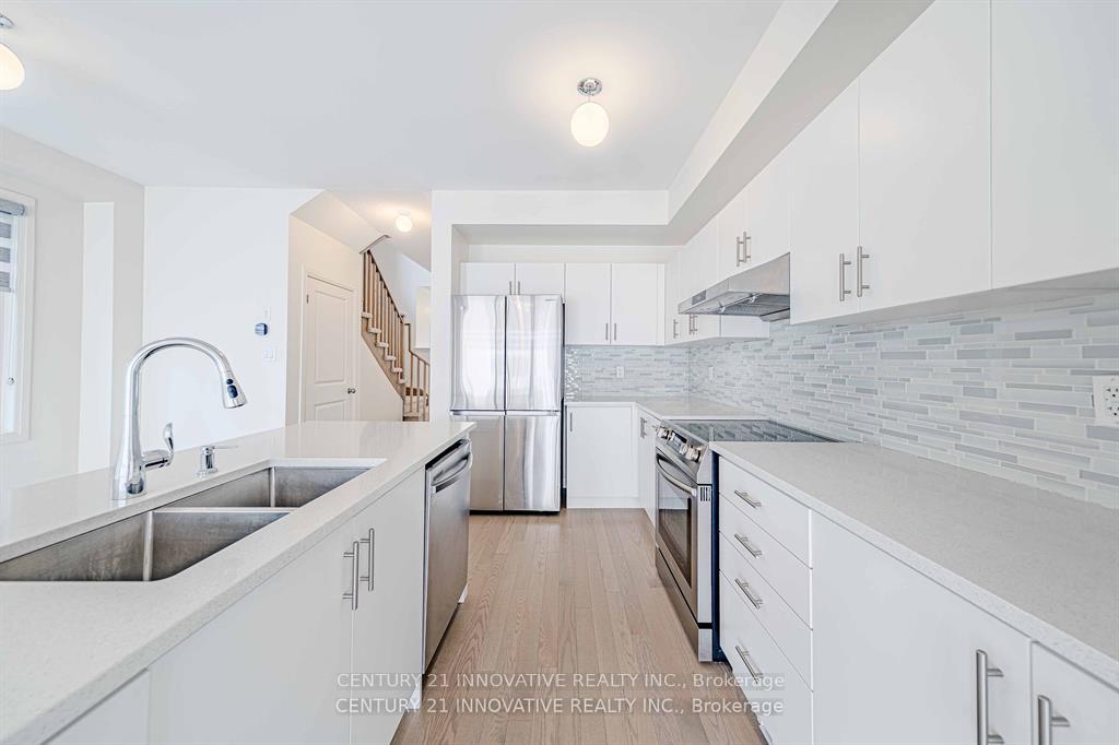 Photo 9 of 46 Clipper Lane, Clarington, Bowmanville — HOMEH