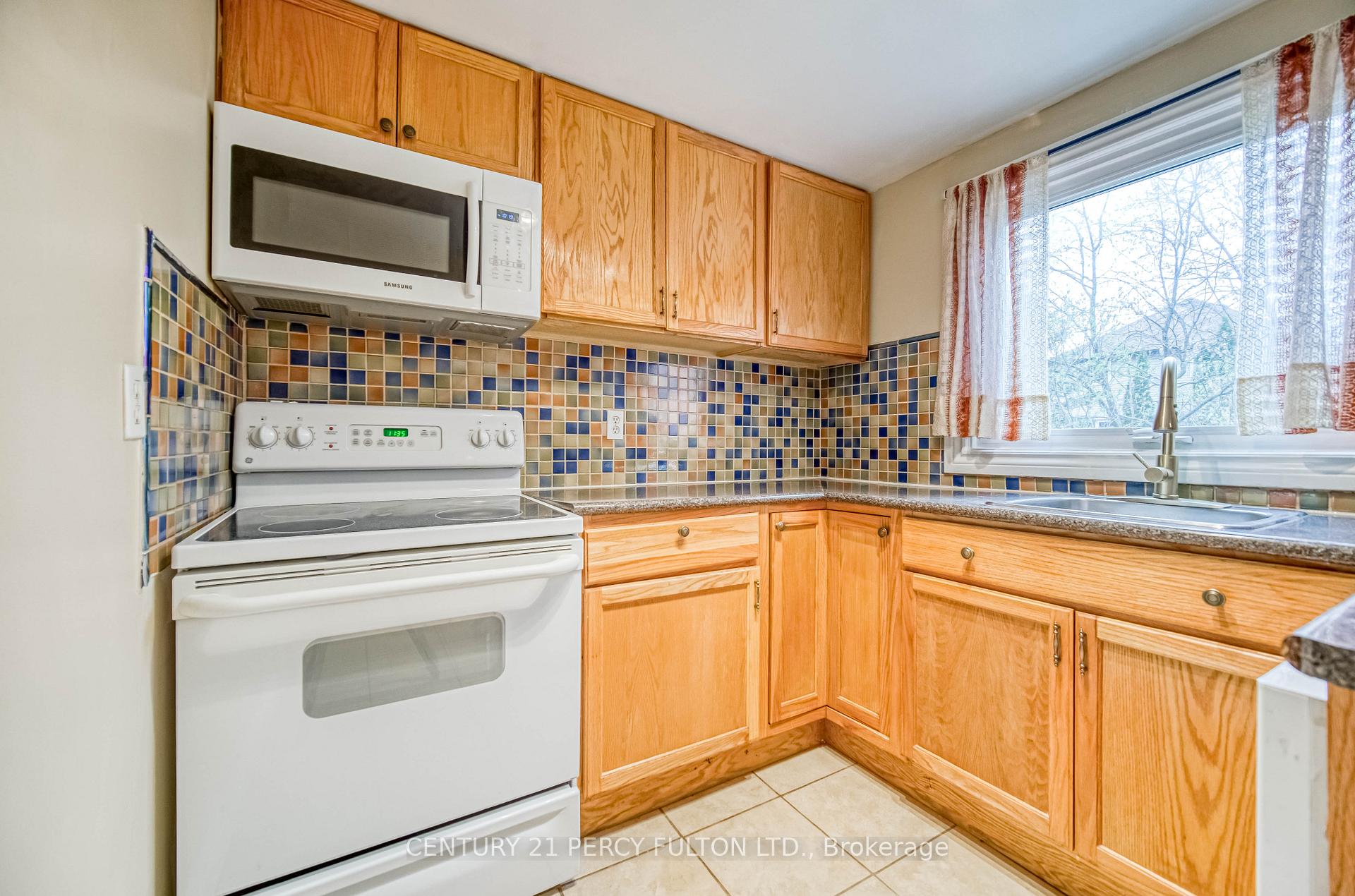 Photo 38 of 82 Chapman Drive, Ajax, Central — HOMEH