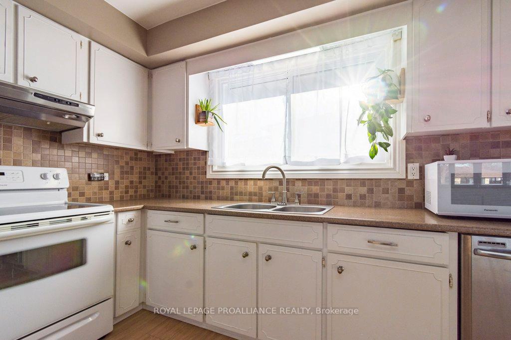 Photo 11 of 1 Stavebank Road, Belleville, Belleville Ward — HOMEH
