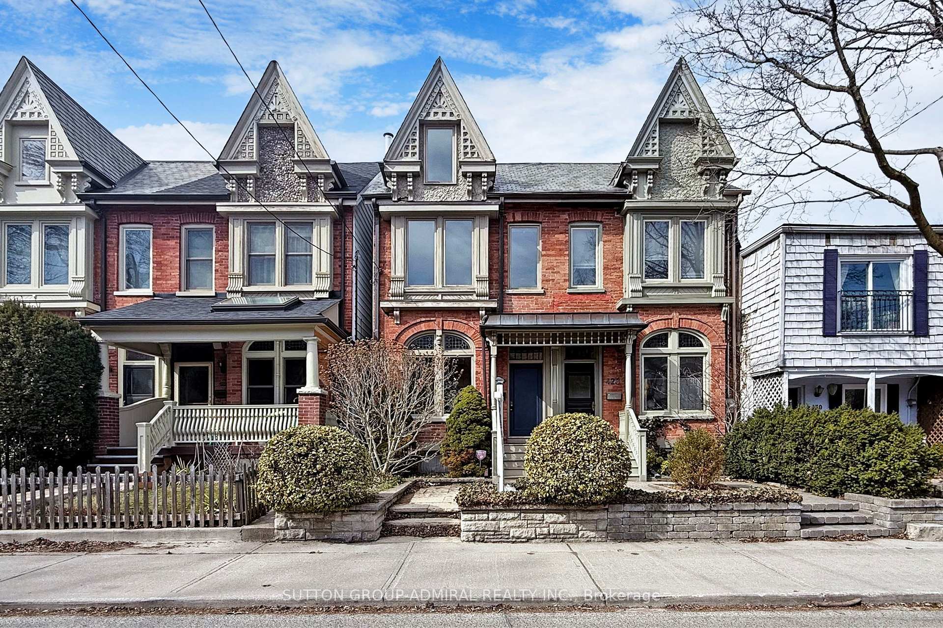 Front of 426 Wellesley Street E