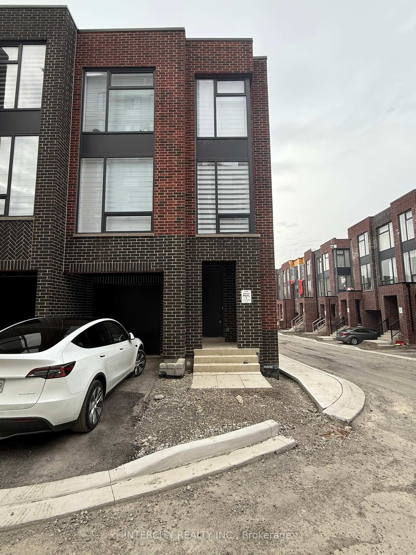 Front of 1 Taylor Court