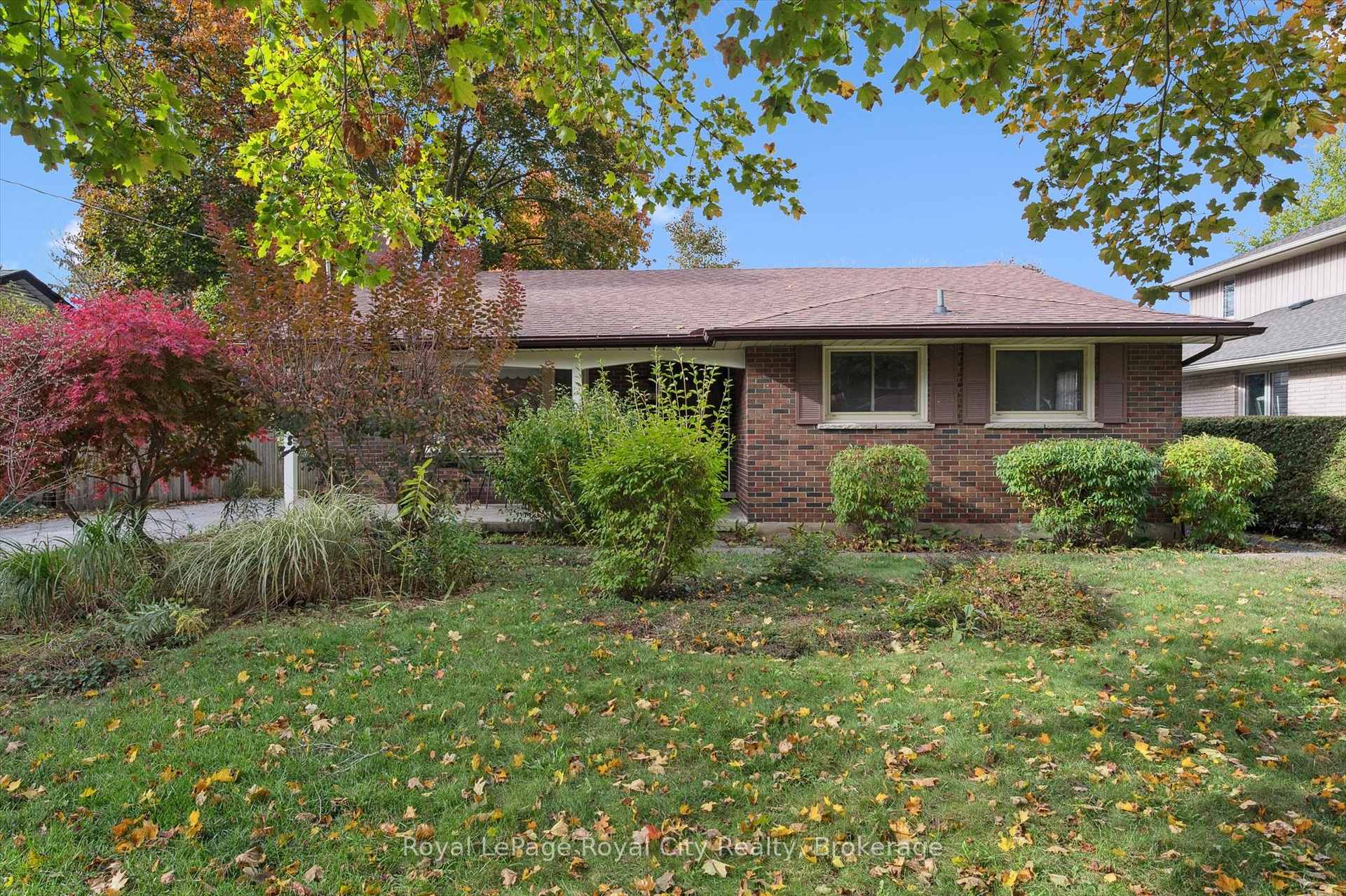 Photo 1 of 27 Cedar Street, Guelph, Dovercliffe Park/Old University — HOMEH