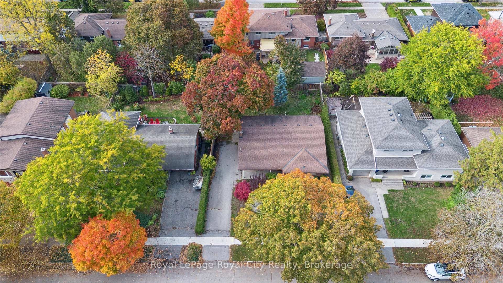 Photo 3 of 27 Cedar Street, Guelph, Dovercliffe Park/Old University — HOMEH
