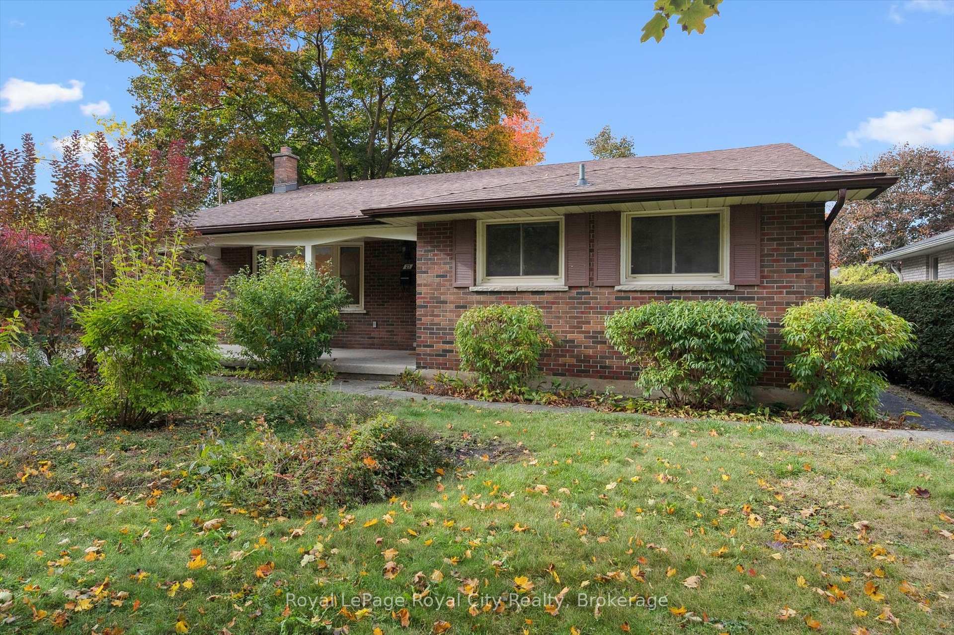 Photo 5 of 27 Cedar Street, Guelph, Dovercliffe Park/Old University — HOMEH