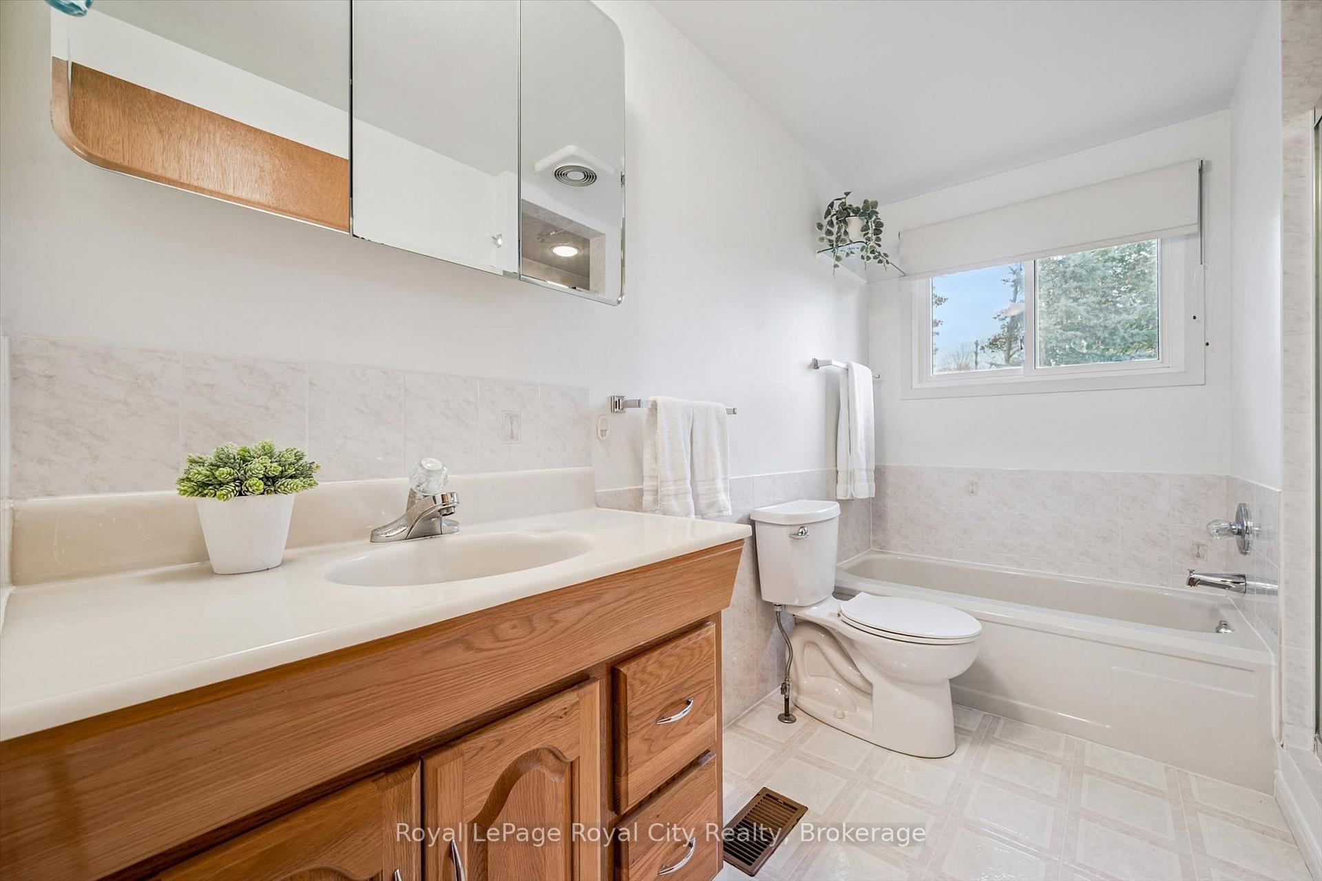 Photo 29 of 27 Cedar Street, Guelph, Dovercliffe Park/Old University — HOMEH