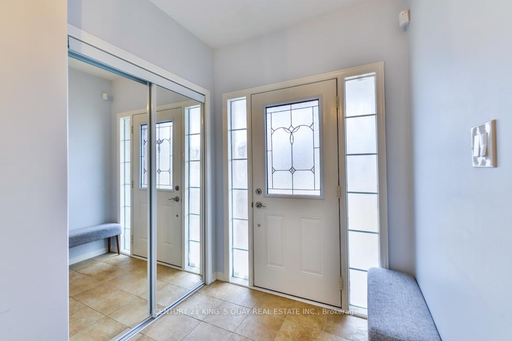 Photo 5 of 90 Barr Crescent, Aurora, Bayview Northeast — HOMEH