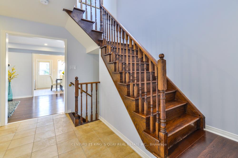 Photo 6 of 90 Barr Crescent, Aurora, Bayview Northeast — HOMEH