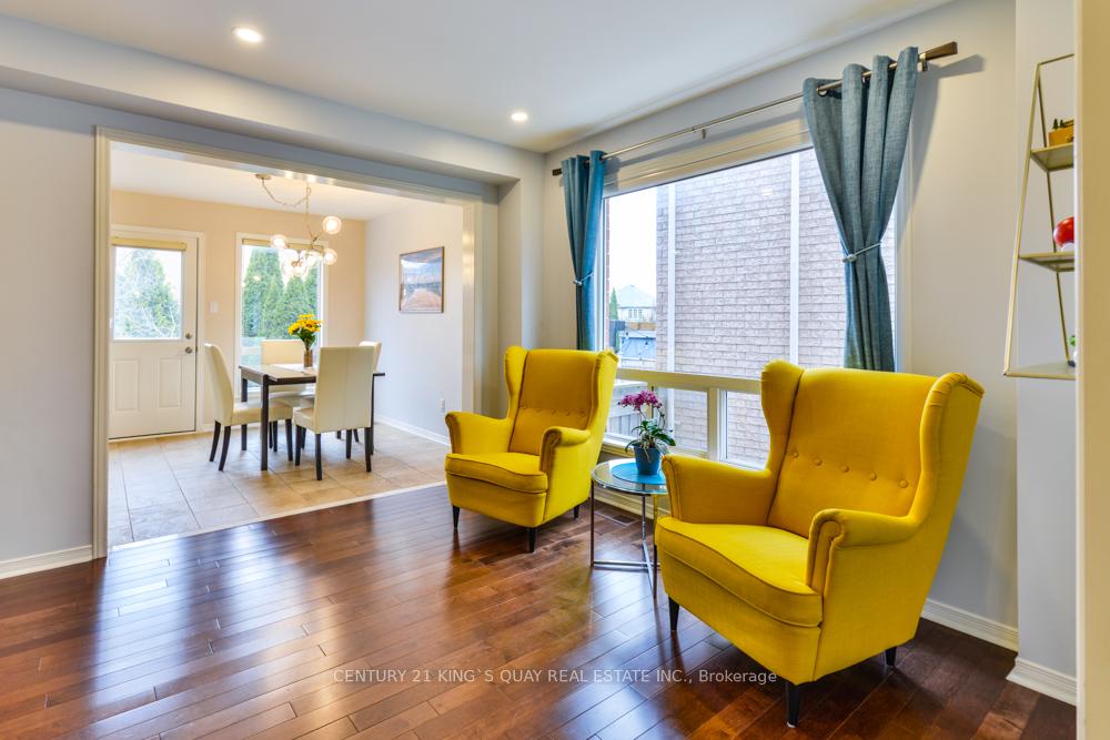 Photo 8 of 90 Barr Crescent, Aurora, Bayview Northeast — HOMEH