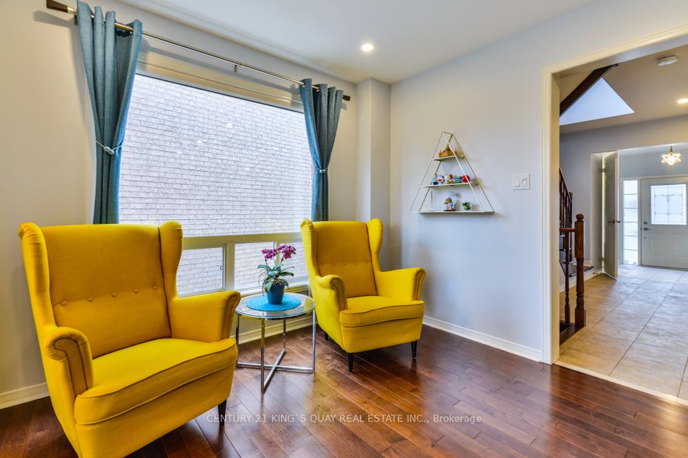Photo 9 of 90 Barr Crescent, Aurora, Bayview Northeast — HOMEH
