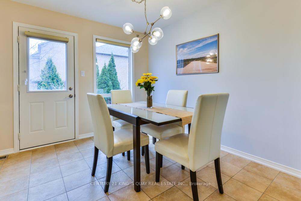 Photo 14 of 90 Barr Crescent, Aurora, Bayview Northeast — HOMEH