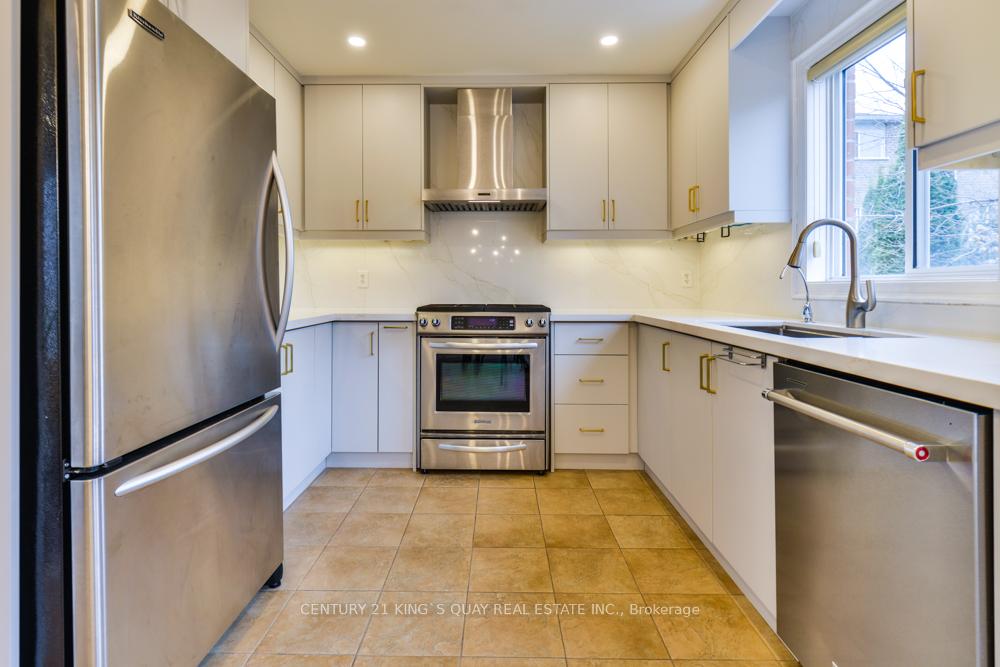 Photo 13 of 90 Barr Crescent, Aurora, Bayview Northeast — HOMEH