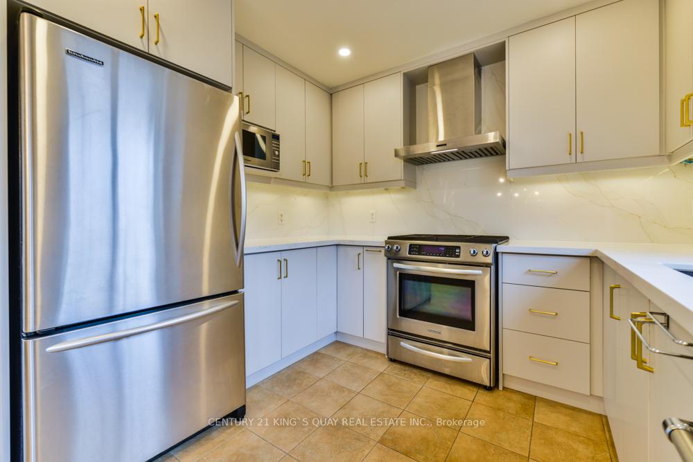 Photo 15 of 90 Barr Crescent, Aurora, Bayview Northeast — HOMEH