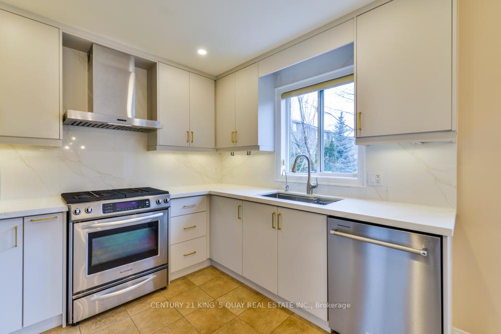 Photo 16 of 90 Barr Crescent, Aurora, Bayview Northeast — HOMEH
