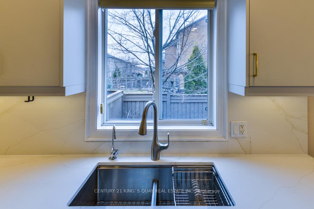 Photo 18 of 90 Barr Crescent, Aurora, Bayview Northeast — HOMEH