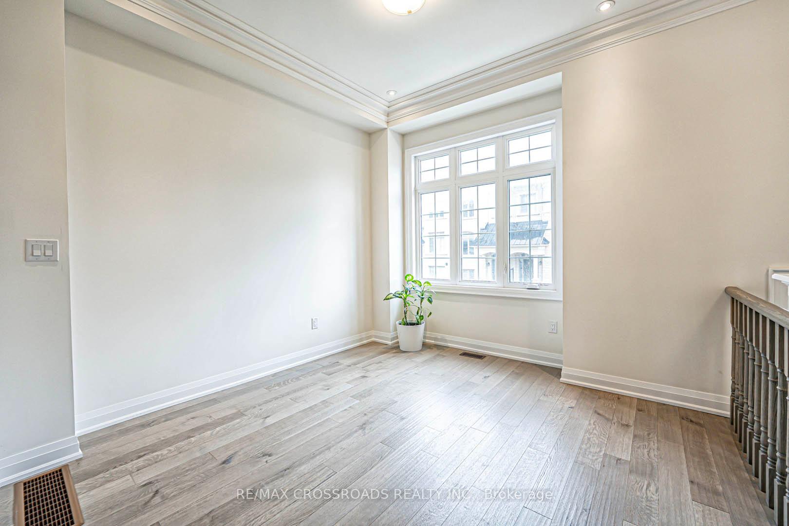 Photo 5 of 11 Bright Terrace Way, Markham, Angus Glen — HOMEH