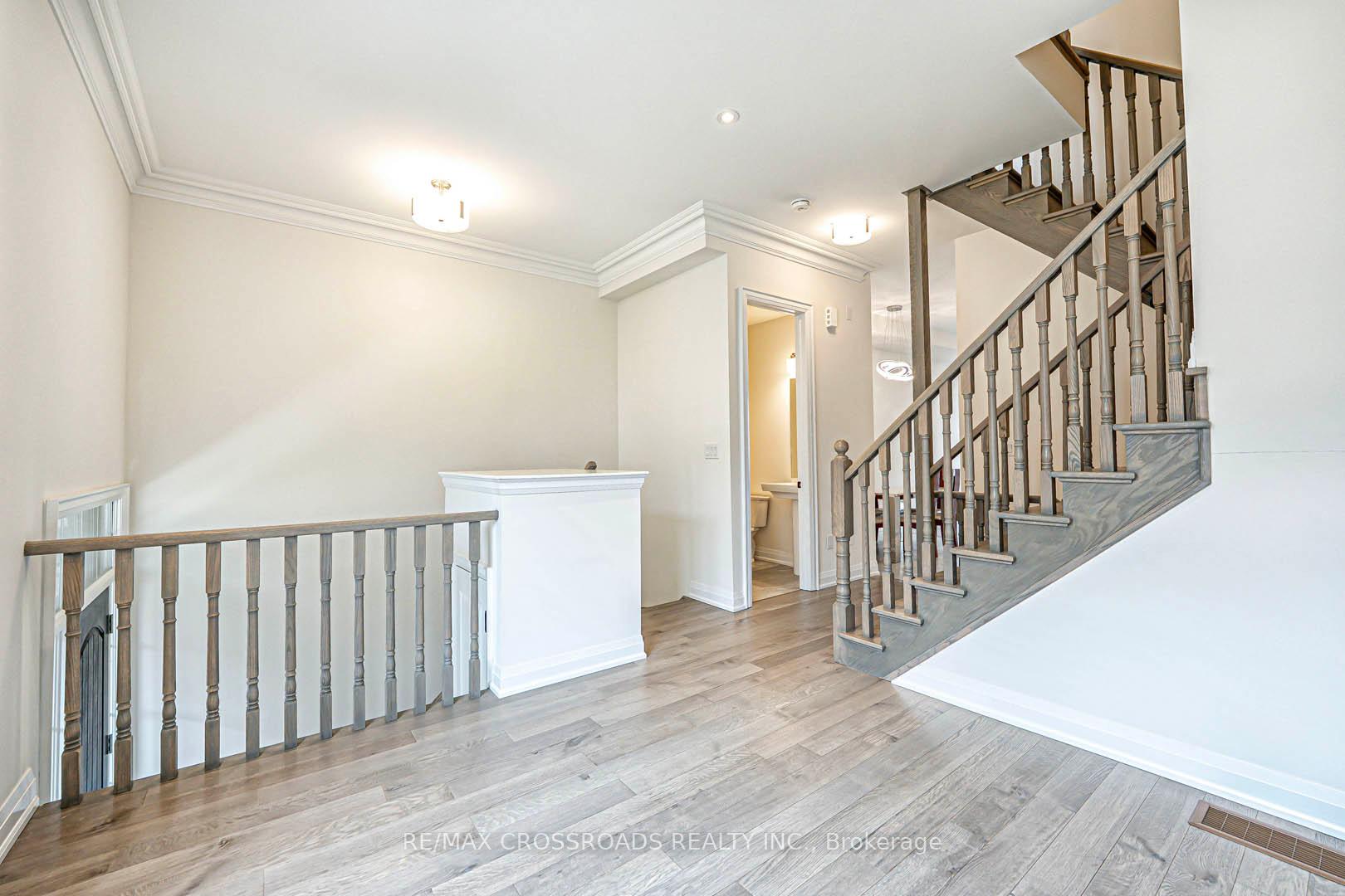 Photo 4 of 11 Bright Terrace Way, Markham, Angus Glen — HOMEH