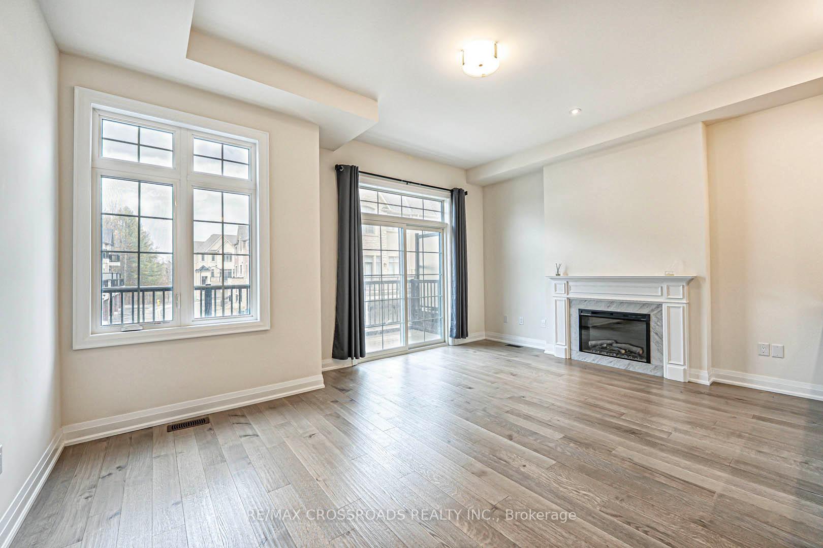 Photo 8 of 11 Bright Terrace Way, Markham, Angus Glen — HOMEH