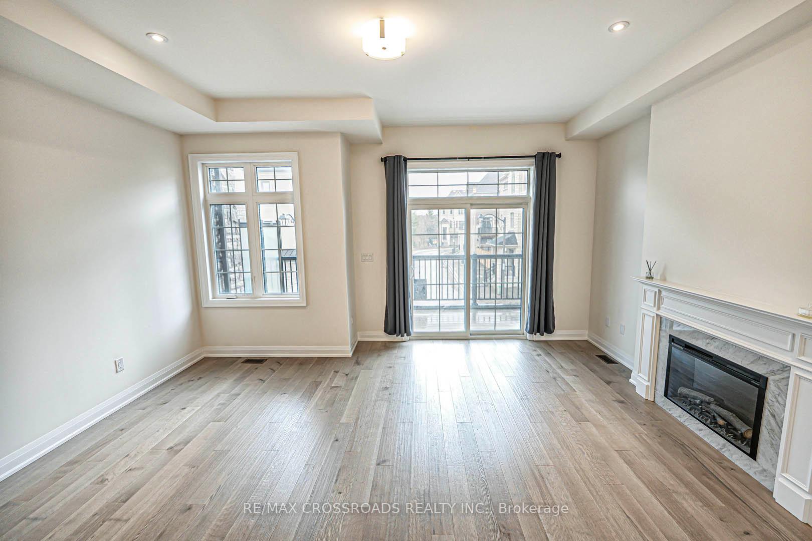 Photo 7 of 11 Bright Terrace Way, Markham, Angus Glen — HOMEH
